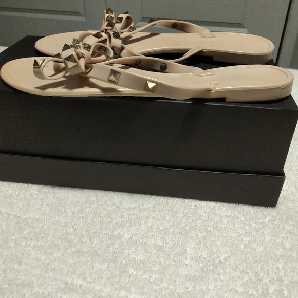 BRAND NEW Jelly Rockstud Sandals - Picture 2 of 4